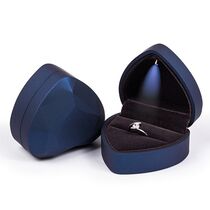 обзорное фото Синий футляр для кольца с подсветкой Бриллиантовое сердце 037511  Подарочные футляры и упаковки