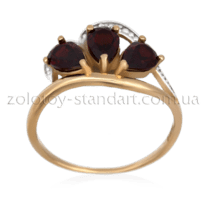 обзорное фото Золотое кольцо с пиропом и бриллиантами 12023  Золотые кольца с пиропом