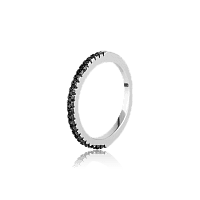 Серебряное кольцо с черными фианитами 028010