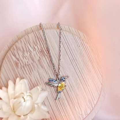 Серебряное колье с подвеской в желто-голубых цветах Колибри 037663 037663 фото
