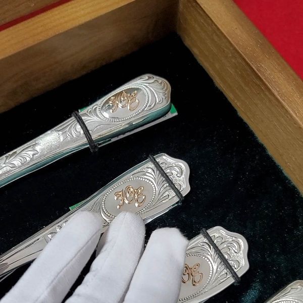 Серебряный именной набор столовых приборов на две персоны с золотой монограммой 038271 038271 фото