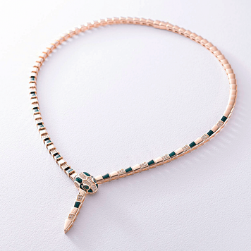 Жесткое колье Emerald Snake Gaze в лимонном золоте 585 пробы с эмалью и фианитами 042006 042006 фото