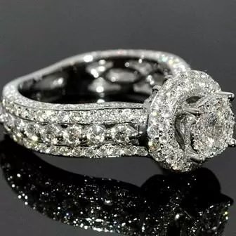 Кольцо из белого золота с бриллиантами Кольцо с бриллиантом. Фото. Цены