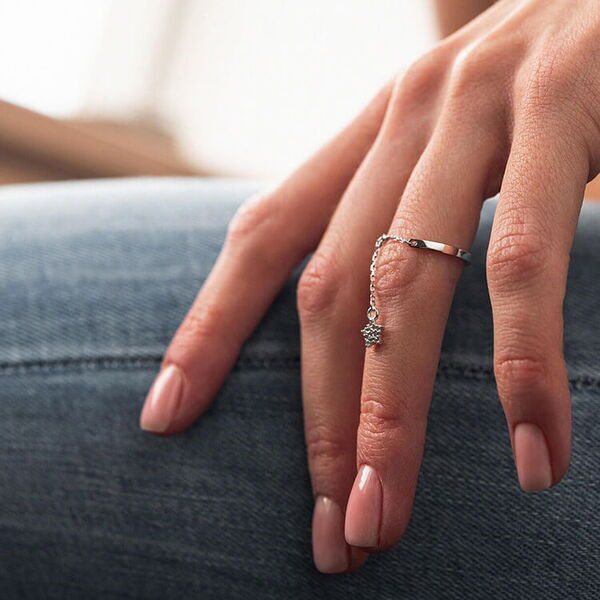 кольцо из белого золота с подвеской кольцо из белого золота с подвеской