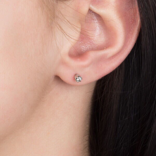 Золотые серьги с бриллиантом 025647 фото Золотые серьги с бриллиантом 025647 фото