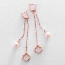 обзорное фото Нежные серьги с подвеской Жемчужина 038453 Золотые длинные серьги обзорное фото Нежные серьги с подвеской Жемчужина 038453  Золотые длинные серьги