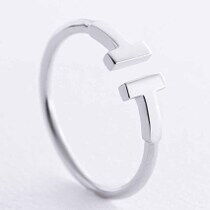 обзорное фото Кольцо Tina в белом золоте 038633 Золотые кольца без вставок обзорное фото Кольцо Tina в белом золоте 038633  Золотые кольца без вставок