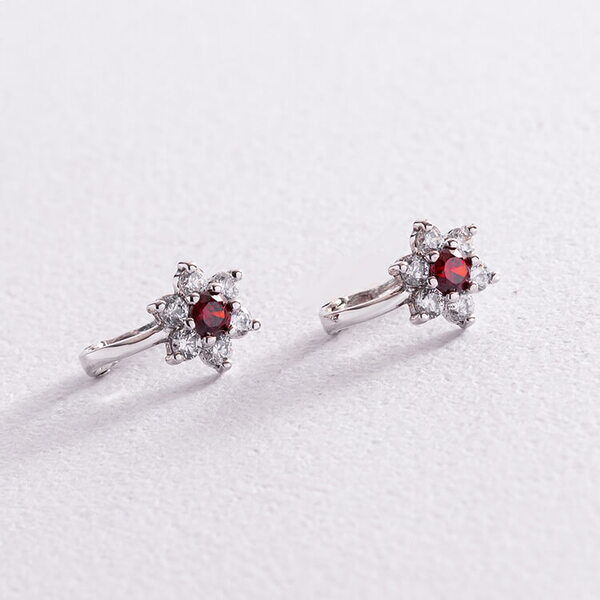 Детские золотые серьги Цветочек с красным и белыми фианитами 036903 детальное изображение ювелирного изделия Золотые серьги Детские золотые серьги Цветочек с красным и белыми фианитами 036903 детальное изображение ювелирного изделия Золотые серьги