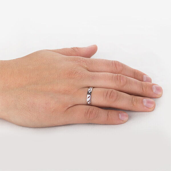 Золотое обручальное кольцо с бриллиантом  Золотое обручальное кольцо с бриллиантом