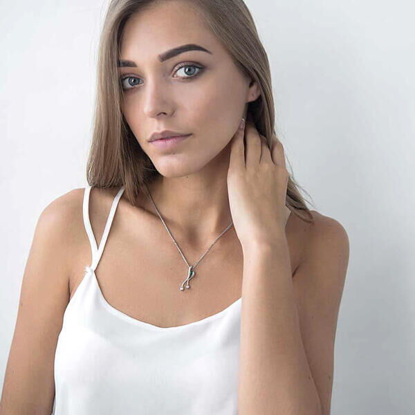 Золотой кулон с изумрудом и бриллиантами  Золотой кулон с изумрудом и бриллиантами