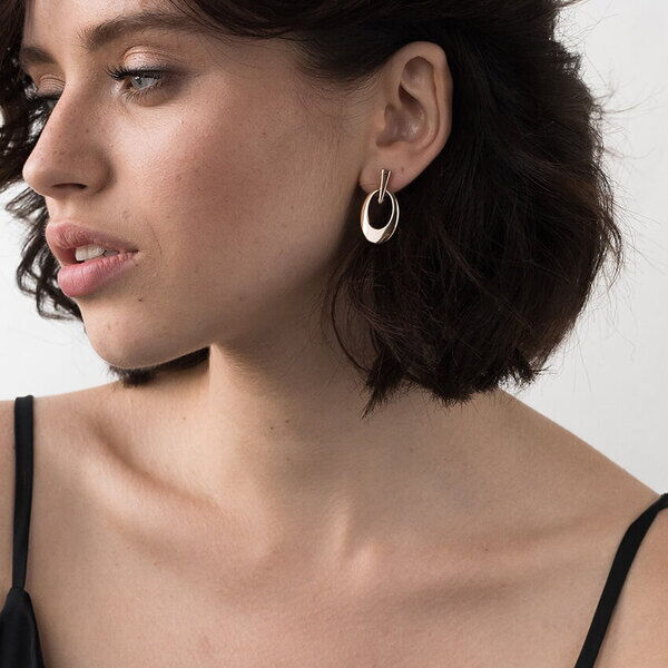 Овальные золотые серьги на английском замке длинные "Оазис" 037934 детальное изображение ювелирного изделия Золотые серьги с английским замком Овальные золотые серьги на английском замке длинные "Оазис" 037934 детальное изображение ювелирного изделия Золотые серьги с английским замком