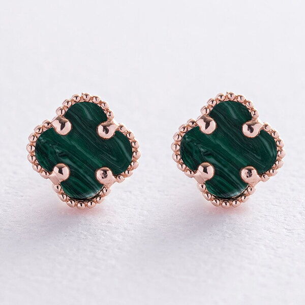 Золотые серьги пусеты с маленьким клевером с малахитом, красное золото 038116 детальное изображение ювелирного изделия Серьги с малахитом Золотые серьги пусеты с маленьким клевером с малахитом, красное золото 038116 детальное изображение ювелирного изделия Серьги с малахитом