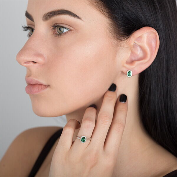 Золотой фурнитур с изумрудом Золотой фурнитур с изумрудом