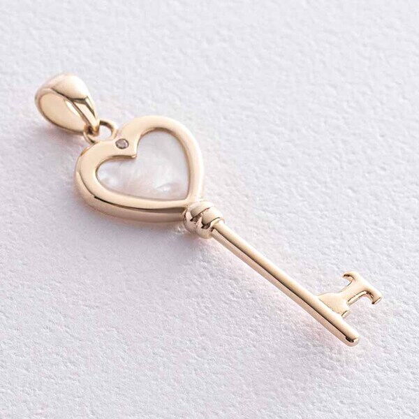 Золотой кулон ключик Сердцем с перламутром и фианитом 038758 детальное изображение ювелирного изделия Золотые кулоны с фианитом