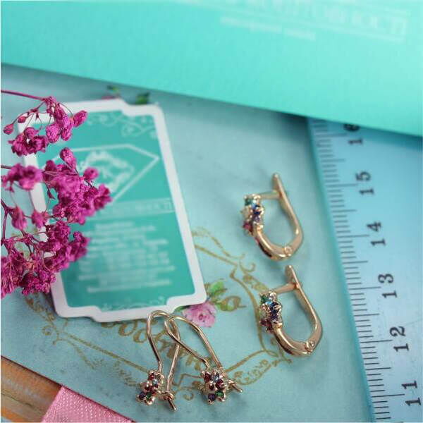 Золотые детские серьги с фианитами 025700 Золотые детские серьги с фианитами 025700