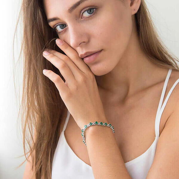 браслет с бриллиантами и изумрудами браслет с бриллиантами и изумрудами