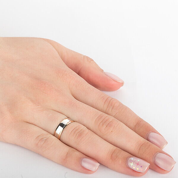 Золотое обручальное кольцо Золотое обручальное кольцо