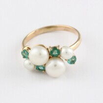 обзорное фото Золотое кольцо с жемчугом и изумрудом 023838 Золотые кольца с жемчугом обзорное фото Золотое кольцо с жемчугом и изумрудом 023838  Золотые кольца с жемчугом