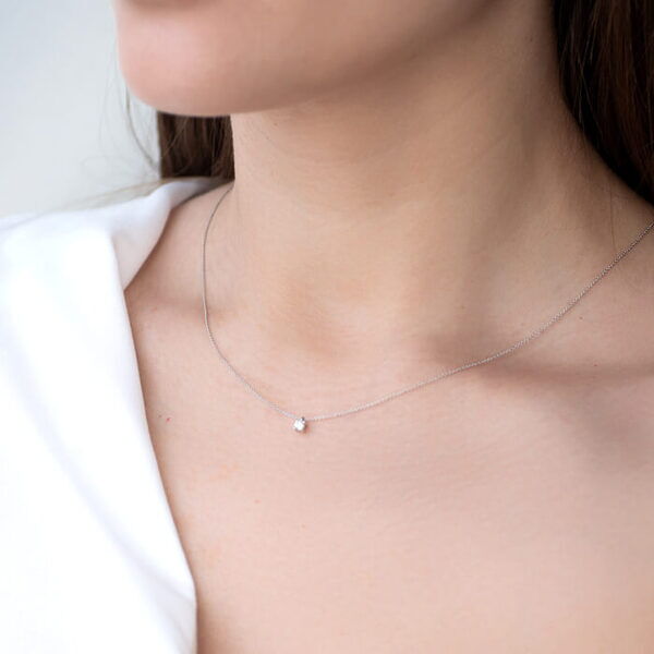 колье из белого золота 750 с бриллиантом колье из белого золота 750 с бриллиантом