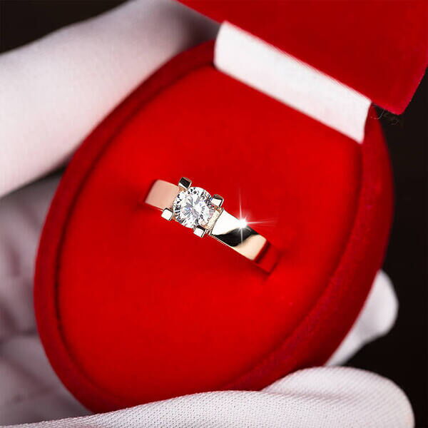 кольцо из золота с одним камнем