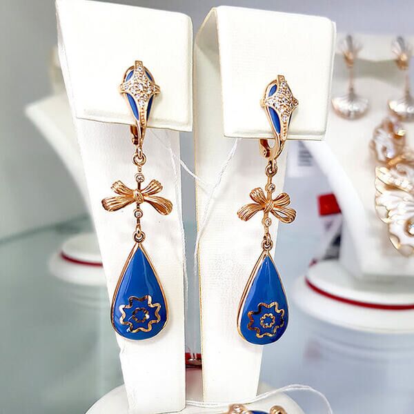 Золоті сережки підвіски з синьою емаллю і фіанітами 031648 детальне зображення ювелірного виробу