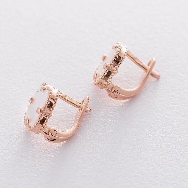 женские золотые серьги клевер с перламутром в стиле van cleef женские золотые серьги клевер с перламутром в стиле van cleef