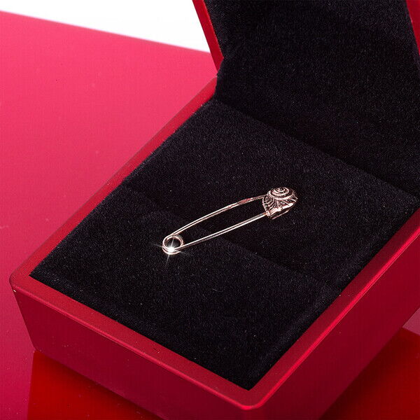 золотая булавочка фото