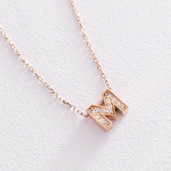 Колье с буквой М и вставкой из фианитов в красном золоте 585 пробы 039982 детальное изображение ювелирного изделия Золотые колье с камнями Колье с буквой М и вставкой из фианитов в красном золоте 585 пробы 039982 детальное изображение ювелирного изделия Золотые колье с камнями