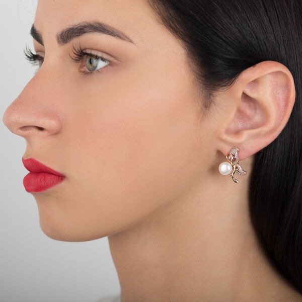 Золотые серьги с жемчугом  Золотые серьги с жемчугом