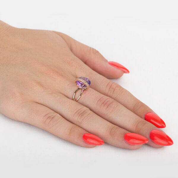 Золотое кольцо с аметистом  Золотое кольцо с аметистом