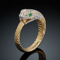 обзорное фото Эксклюзивное золотое кольцо Снейк с бриллиантами и изумрудами, 750 проба 037287  Эксклюзивные кольца из золота
