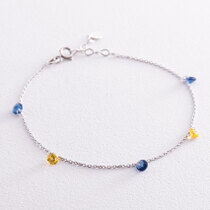 обзорное фото Браслет в белом золоте "Украиночка" с жёлто-синими фианитами 037381 Женские золотые браслеты обзорное фото Браслет в белом золоте "Украиночка" с жёлто-синими фианитами 037381  Женские золотые браслеты