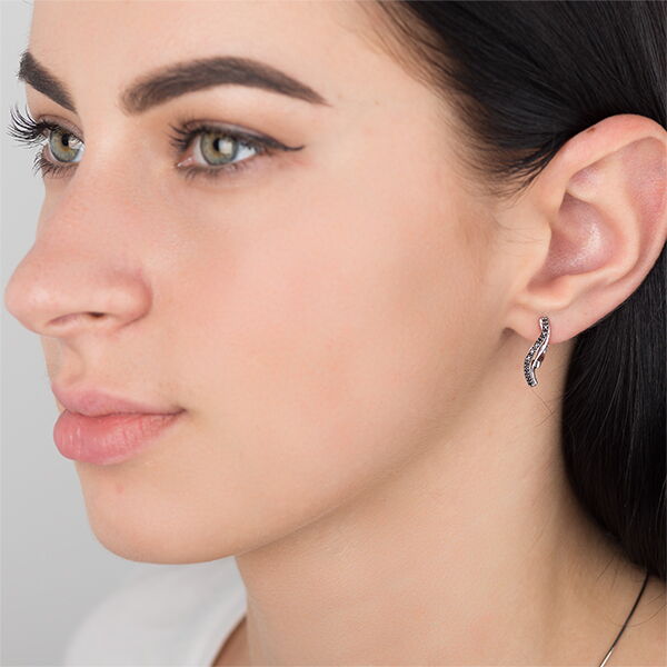 Золотые серьги с бриллиантом 