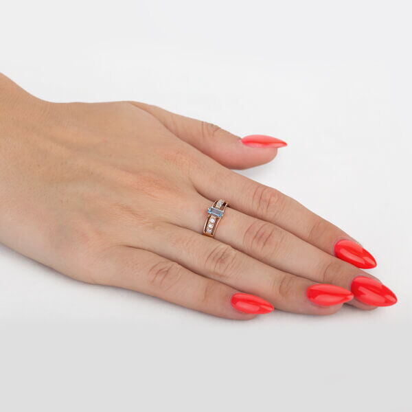 Золотое кольцо с топазом  Золотое кольцо с топазом