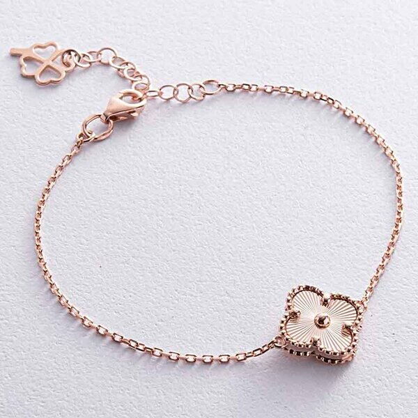 Невероятный женский браслет в красном золоте с алмазной гравировкой Клевер 039047 детальное изображение ювелирного изделия Золотые браслеты без камней Невероятный женский браслет в красном золоте с алмазной гравировкой Клевер 039047 детальное изображение ювелирного изделия Золотые браслеты без камней