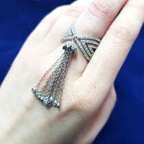 обзорное фото Эксклюзивное серебряное кольцо с кистью Бомонд 032247  Серебряные кольца со вставками