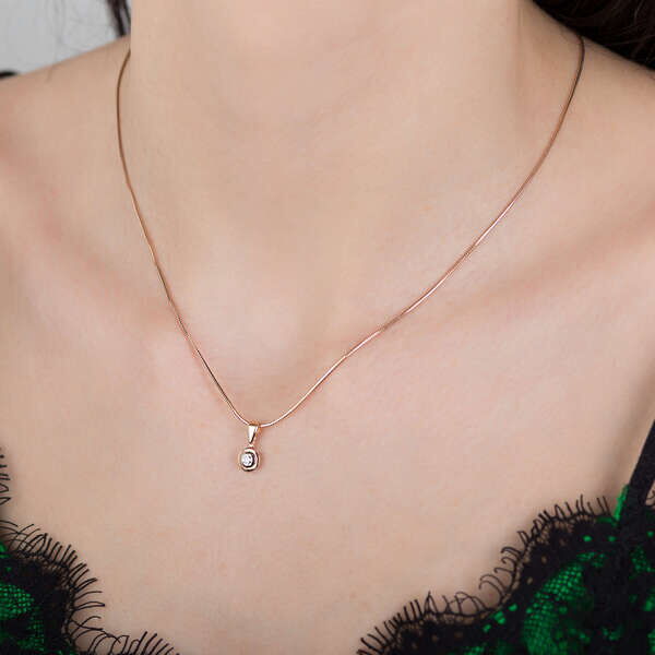 Золотой кулон с бриллиантом 025650 фото Золотой кулон с бриллиантом 025650 фото