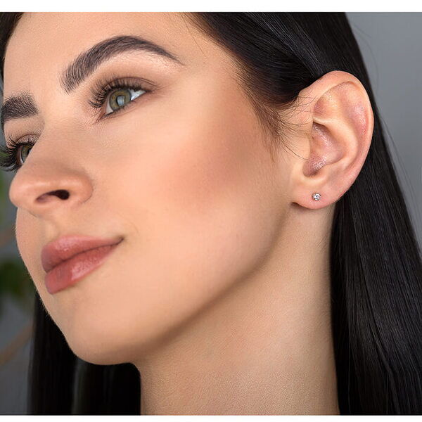 Золоті сережки-цвяшки з діамантами 030972 детальне зображення ювелірного виробу Золоті сережки-цвяшки з діамантами 030972 детальне зображення ювелірного виробу