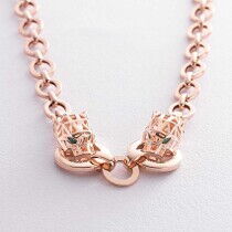 обзорное фото Колье из красного золота Пантеры с зелеными фианитами 039128 Золотые колье с камнями обзорное фото Колье из красного золота Пантеры с зелеными фианитами 039128  Золотые колье с камнями