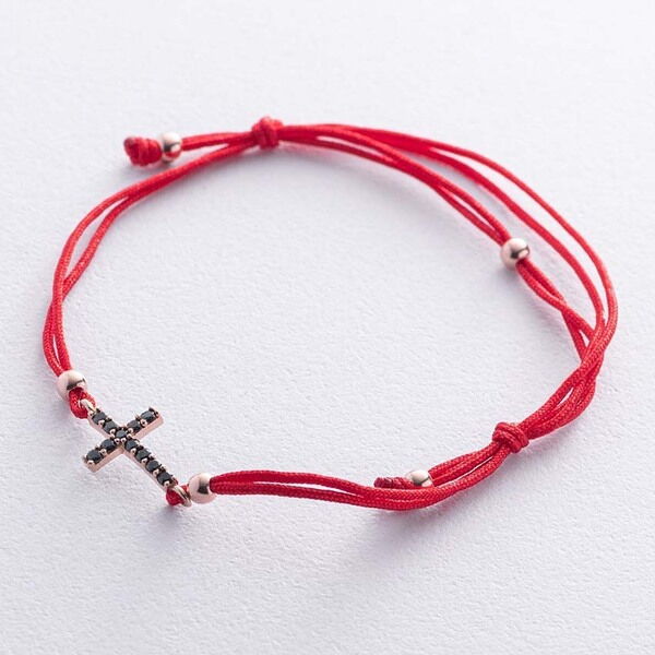 Браслет из красной нитью и крестиком с черными фианитами 038507 детальное изображение ювелирного изделия Красная нить с золотом Браслет из красной нитью и крестиком с черными фианитами 038507 детальное изображение ювелирного изделия Красная нить с золотом