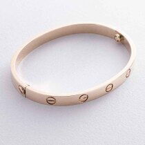 обзорное фото Жесткий браслет Love в желтом золоте 038478 Жесткие браслеты из золота обзорное фото Жесткий браслет Love в желтом золоте 038478  Жесткие браслеты из золота