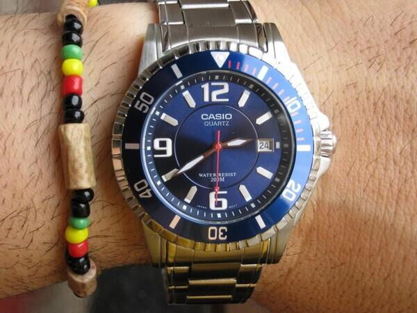 Часы CASIO MTD-1053D-2AVEF-1