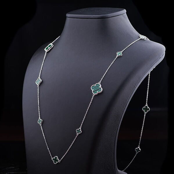 Модное серебряное колье с им. малахитом 028310 детальное изображение ювелирного изделия Серебряные колье Модное серебряное колье с им. малахитом 028310 детальное изображение ювелирного изделия Серебряные колье