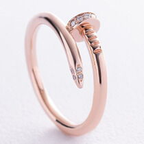 обзорное фото Стильное кольцо Гвоздь с бриллиантами в красном золоте 585 пробы 039922 Золотые кольца с бриллиантами обзорное фото Стильное кольцо Гвоздь с бриллиантами в красном золоте 585 пробы 039922  Золотые кольца с бриллиантами