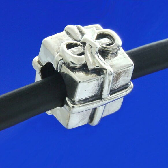 Шарм на браслет подвес Подарок 026616 детальное изображение ювелирного изделия Серебряные подвески Шарм на браслет подвес Подарок 026616 детальное изображение ювелирного изделия Серебряные подвески