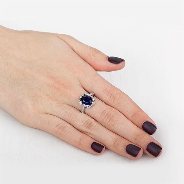 золотое кольцо с сапфиром и бриллиантами золотое кольцо с сапфиром и бриллиантами