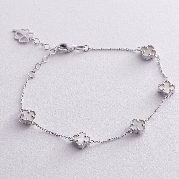 Золотой браслет в белом золоте якорного плетения с подвесками клевер с перламутром 038109 детальное изображение ювелирного изделия Женские золотые браслеты Золотой браслет в белом золоте якорного плетения с подвесками клевер с перламутром 038109 детальное изображение ювелирного изделия Женские золотые браслеты