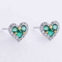 обзорное фото Золотые серьги Сердечки с изумрудом и бриллиантами 038710  Золотые серьги с изумрудами обзорное фото Золотые серьги Сердечки с изумрудом и бриллиантами 038710   Золотые серьги с изумрудами