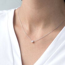 обзорное фото Колье из золота 750 Цветок с бриллиантом 032865 Золотое колье с бриллиантами обзорное фото Колье из золота 750 Цветок с бриллиантом 032865  Золотое колье с бриллиантами