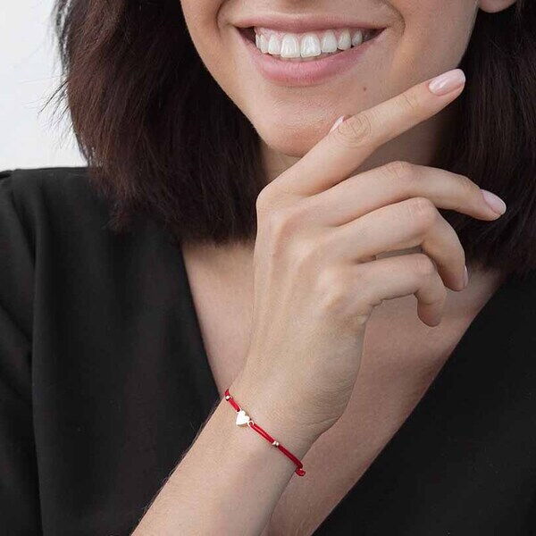 Браслет з червоного шовку та золотим сердечком 038730 детальне зображення ювелірного виробу Браслет з червоного шовку та золотим сердечком 038730 детальне зображення ювелірного виробу